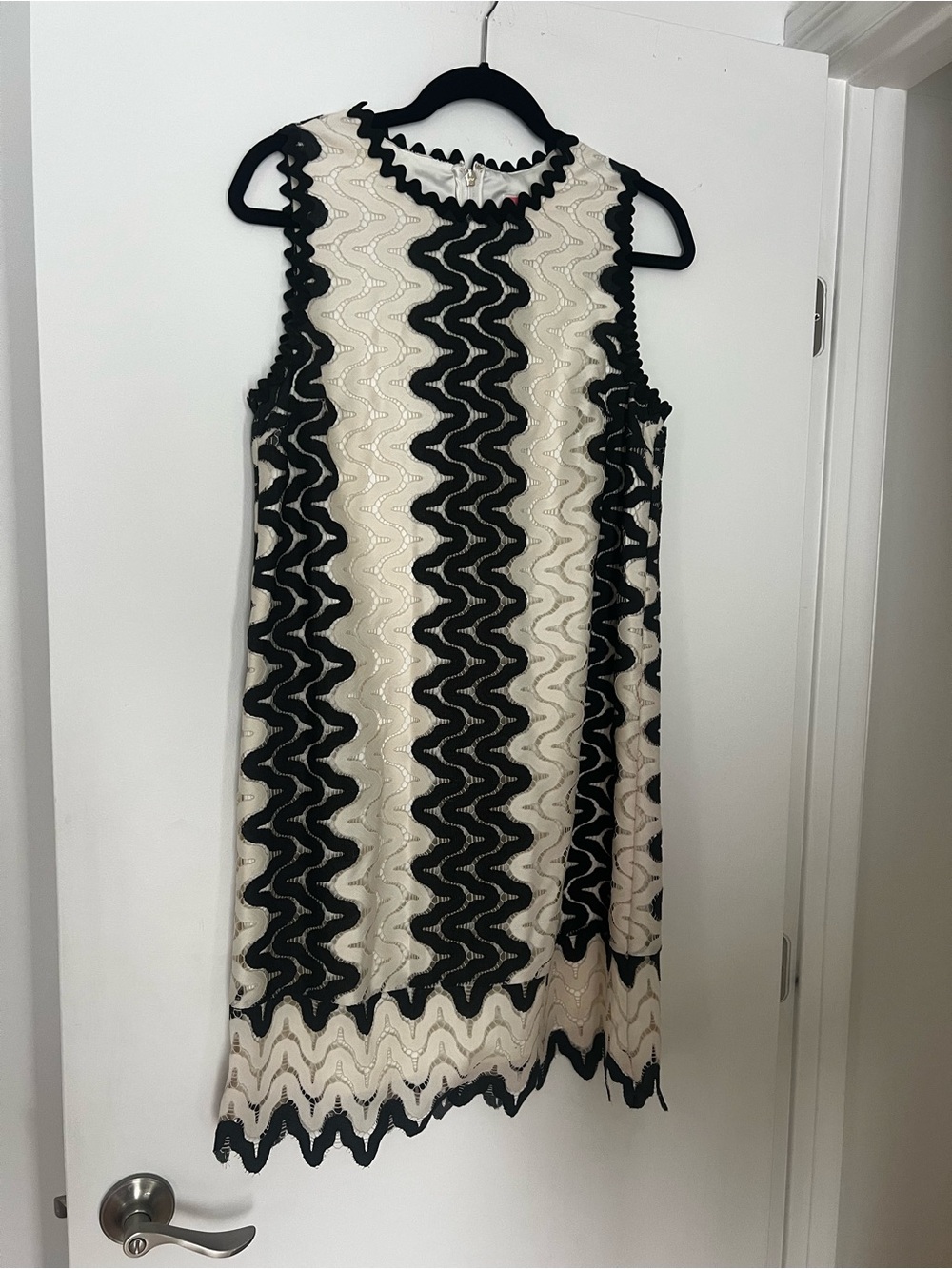 kate spade Black and Cream Scalloped Wave Lace Shift Dress